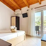 4 - 2 Bedrooms, Goro - Pool, Parking And Apartamento Himarë