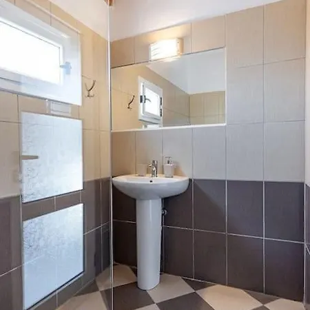 4 - 2 Bedrooms, Goro - Pool, Parking And Апартаменты *