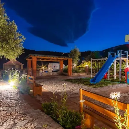 4 - 2 Bedrooms, Goro - Pool, Parking And Himarë