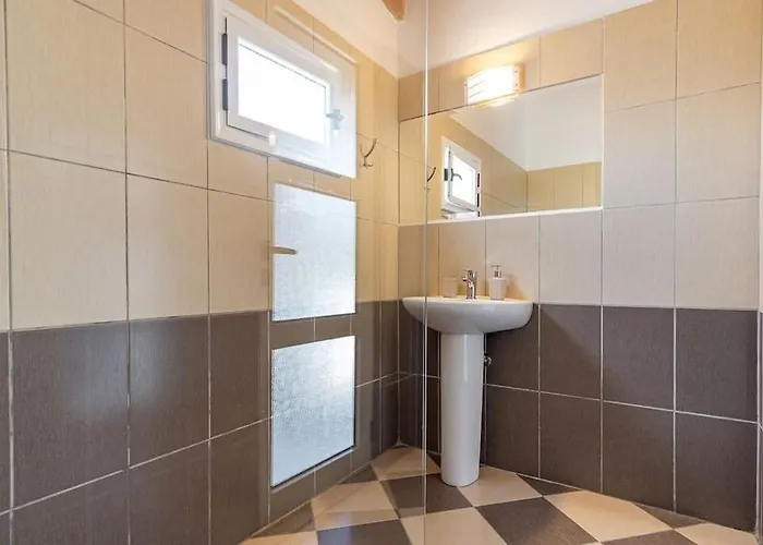 4 - 2 Bedrooms, Goro - Pool, Parking And Himarë