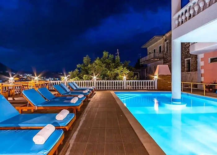 4 - 2 Bedrooms, Goro - Pool, Parking And *